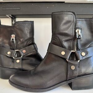 Marc Fisher Sleek Black leather Moto Boots women’s 9